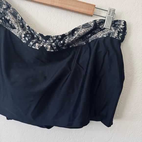 ✨ NWT | Athleta | Black swim skirt - Picture 2 of 3